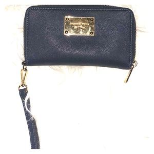 🚨SOLD 🚨Navy blue Michael Kors wallet wristlet